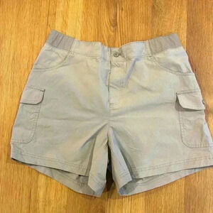 Marika Kaki shorts w/4 pockets - Size Large